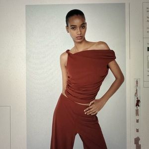 Zara - Ruched asymmetric top (L)